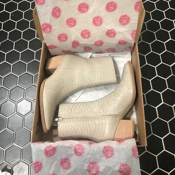 caty western pointy toe bootie matisse